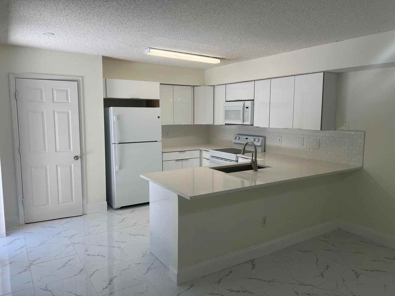2212 White Pine Cir #B - Photo 5 of 14