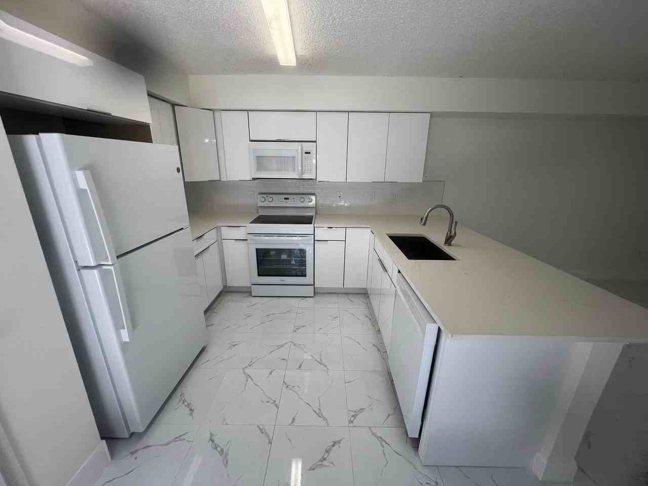 2212 White Pine Cir #B - Photo 6 of 14