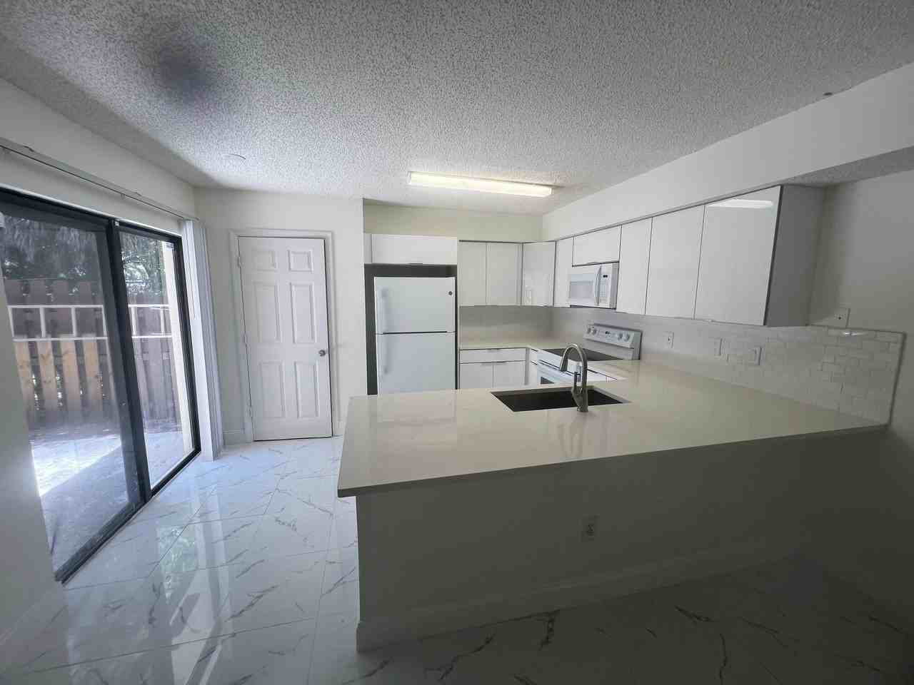 2212 White Pine Cir #B - Photo 7 of 14