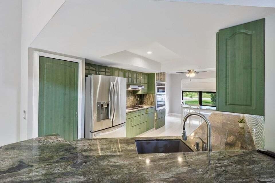 4140 Woods End Rd - Photo 7 of 14
