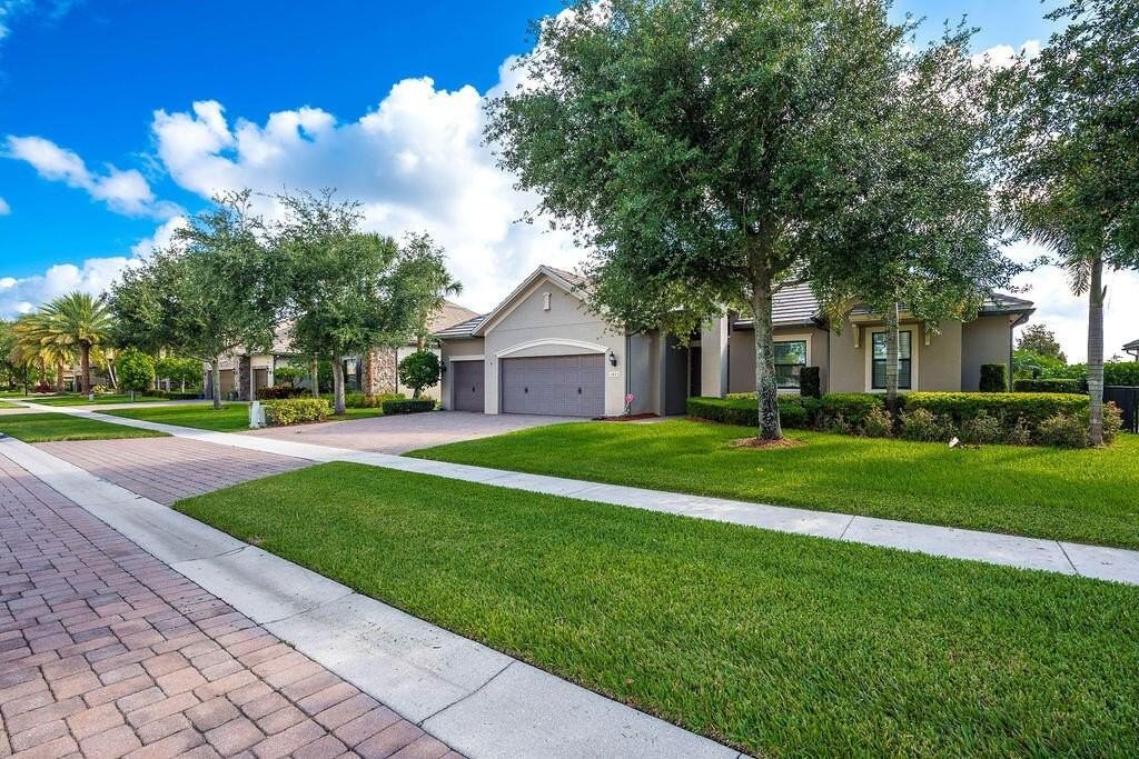 3425 Siena Cir - Photo 3 of 39
