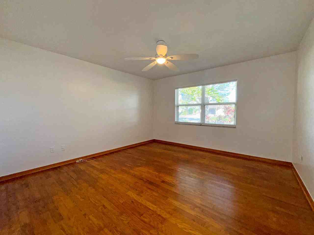 495 11th Ct - Photo 7 of 12