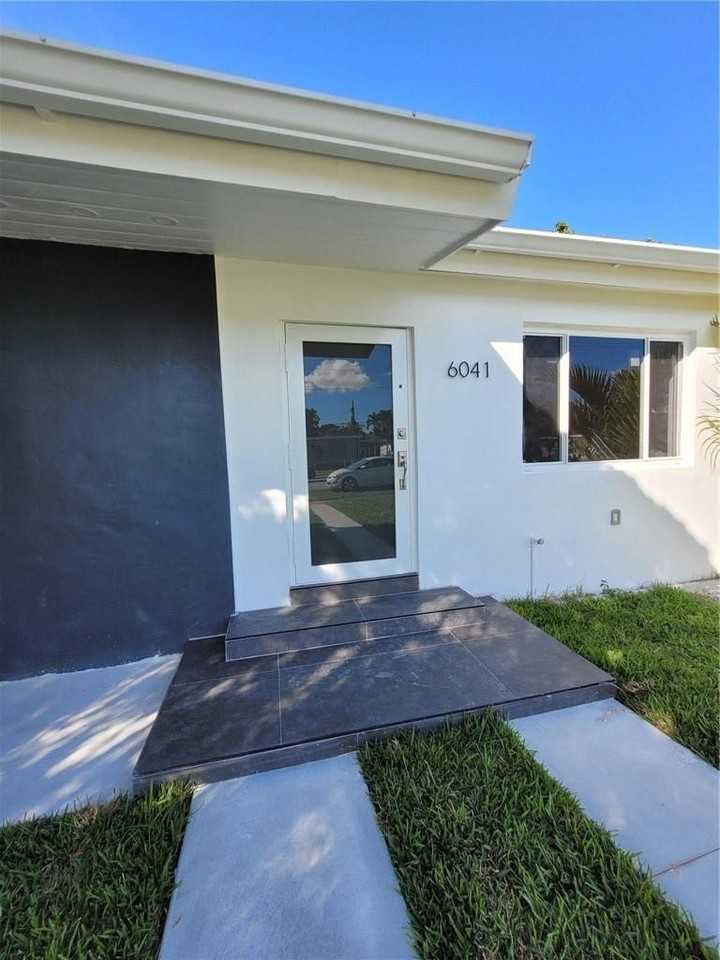 6041 Sw 17th St - Photo 2 of 26