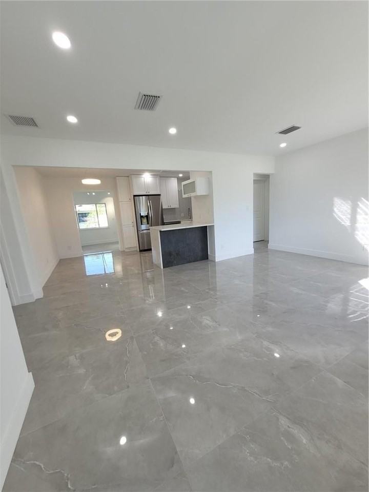 6041 Sw 17th St - Photo 3 of 26