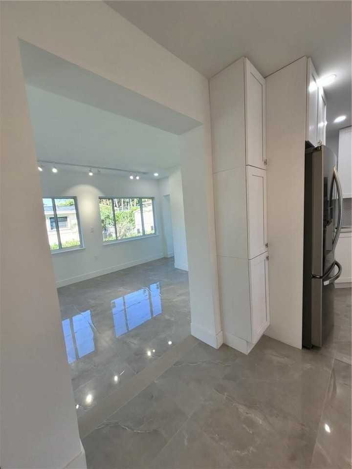 6041 Sw 17th St - Photo 5 of 26