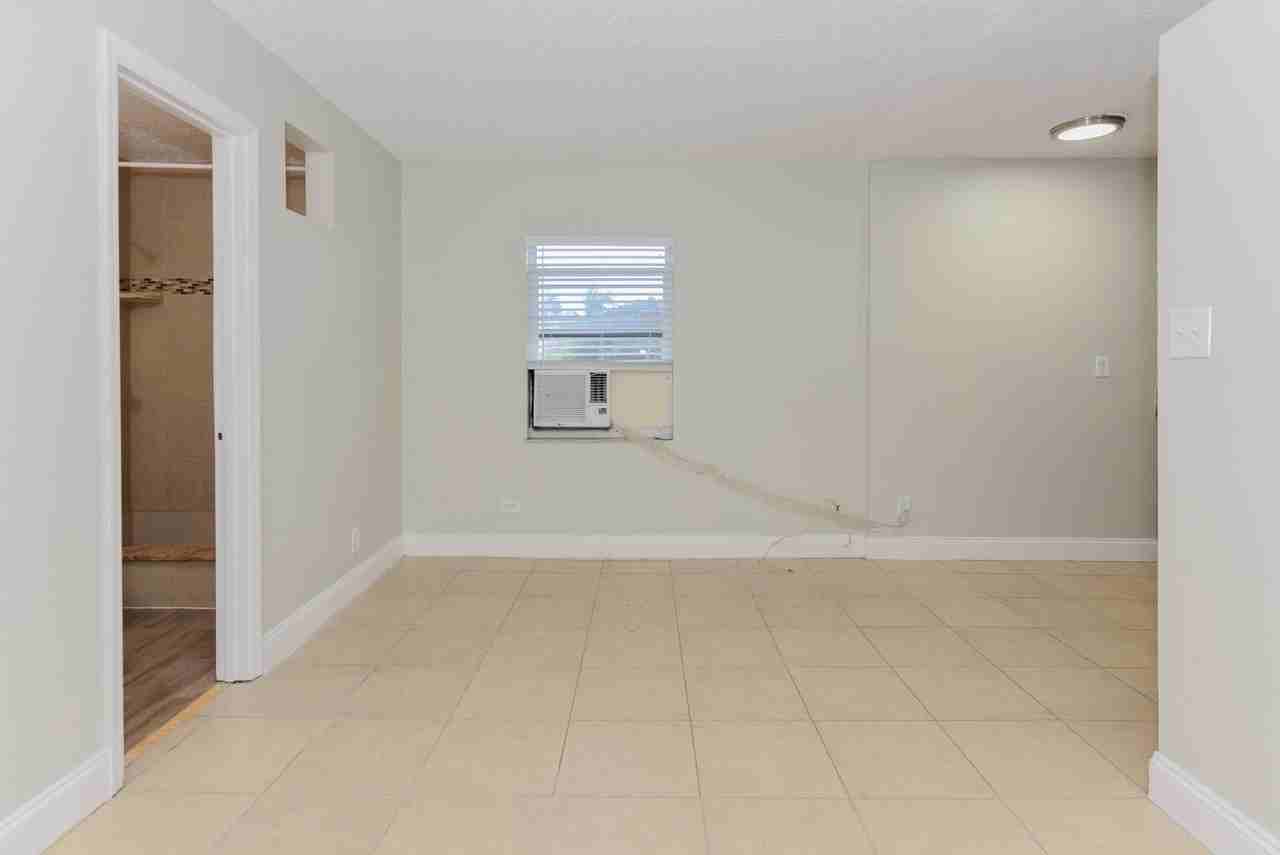 605 N Federal Hwy #8 - Photo 4 of 13