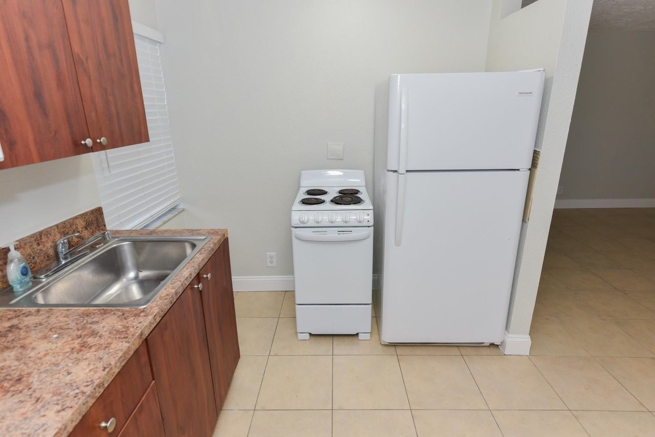 605 N Federal Hwy #8 - Photo 7 of 13