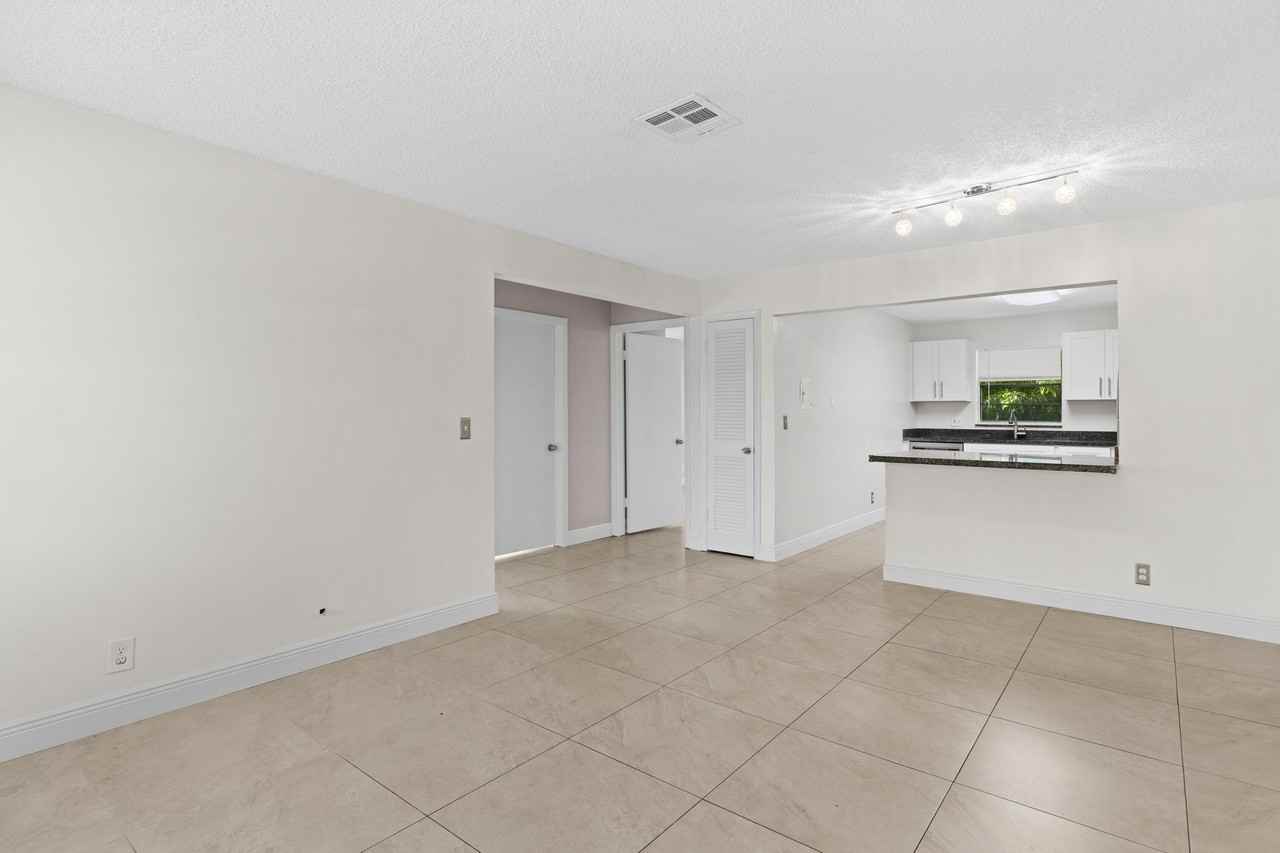 1515 N Federal Hwy #6 - Photo 2 of 13