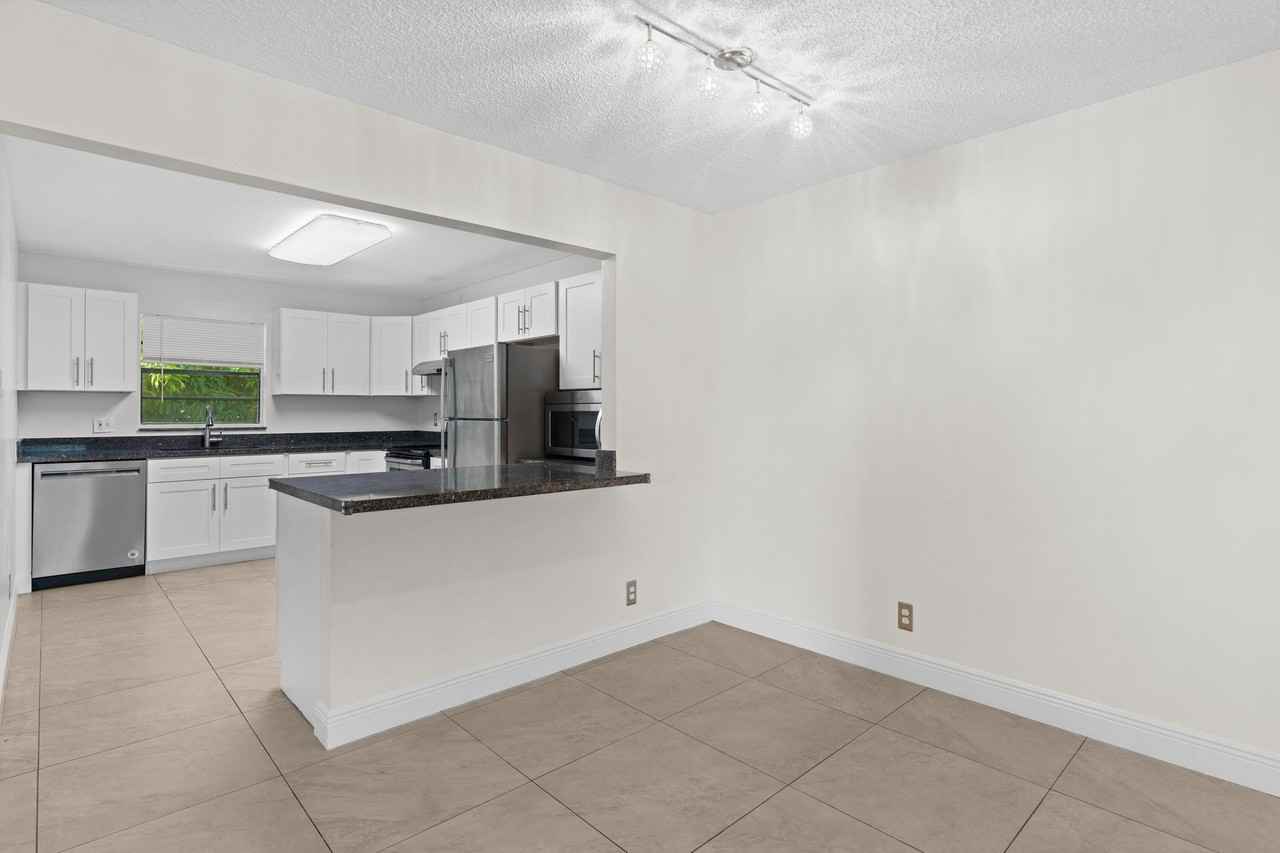 1515 N Federal Hwy #6 - Photo 3 of 13