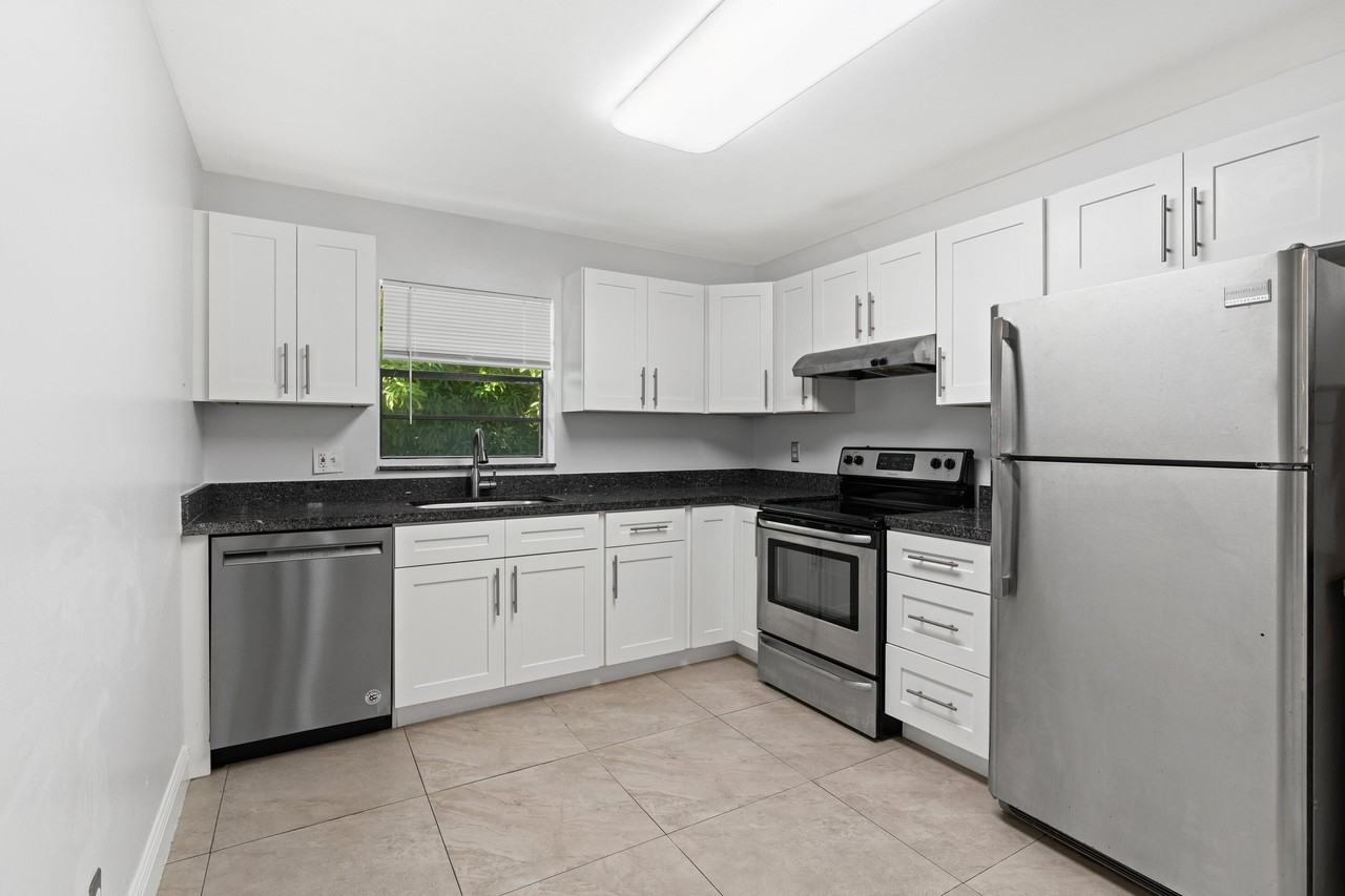 1515 N Federal Hwy #6 - Photo 5 of 13