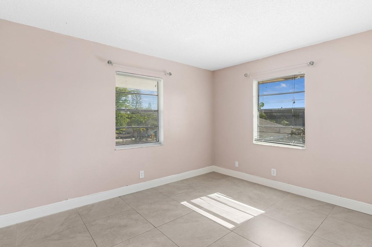 1515 N Federal Hwy #6 - Photo 6 of 13