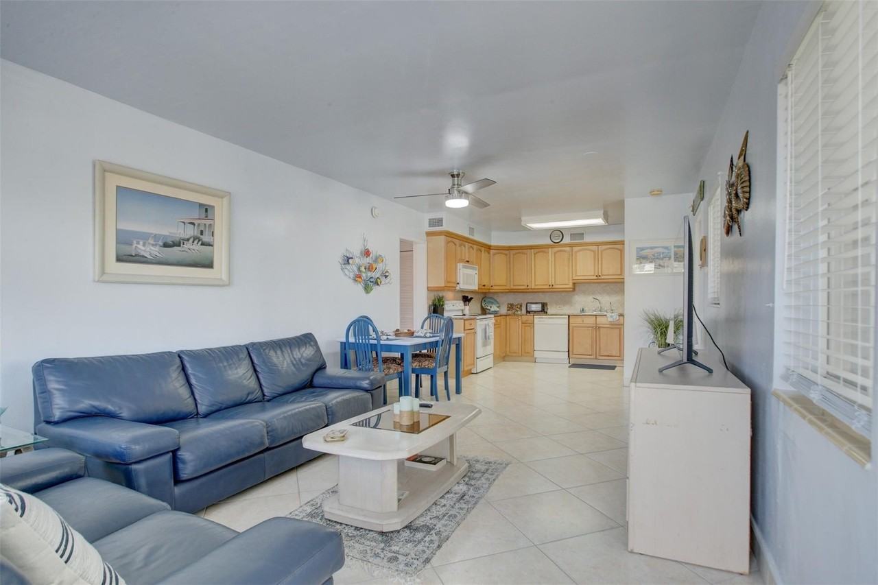 999 N Riverside Dr #11 - Photo 5 of 12