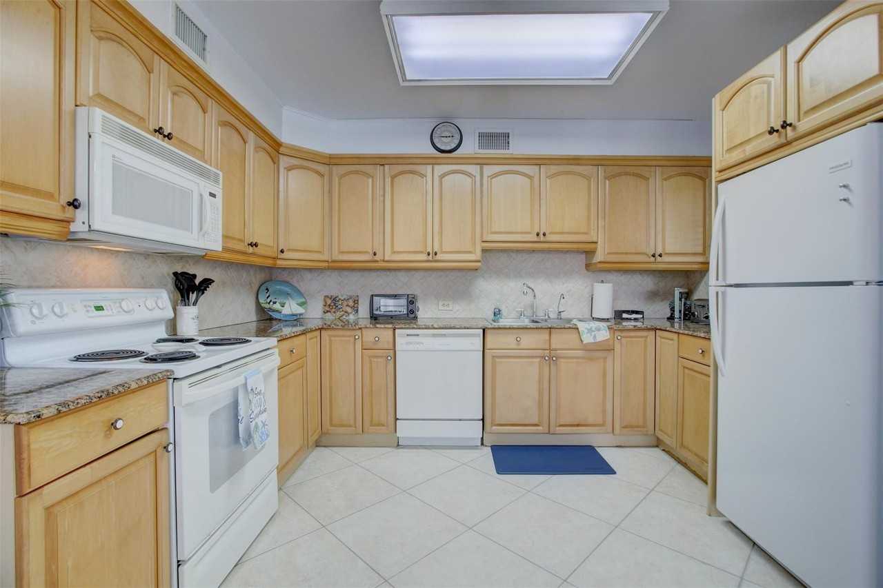 999 N Riverside Dr #11 - Photo 7 of 12