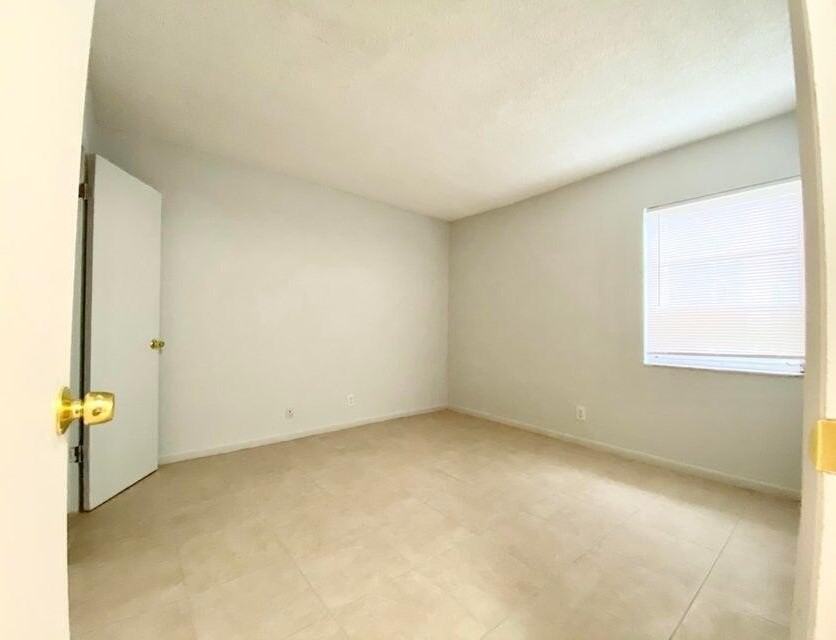 626 Nw 13th St #16 - Photo 6 of 10