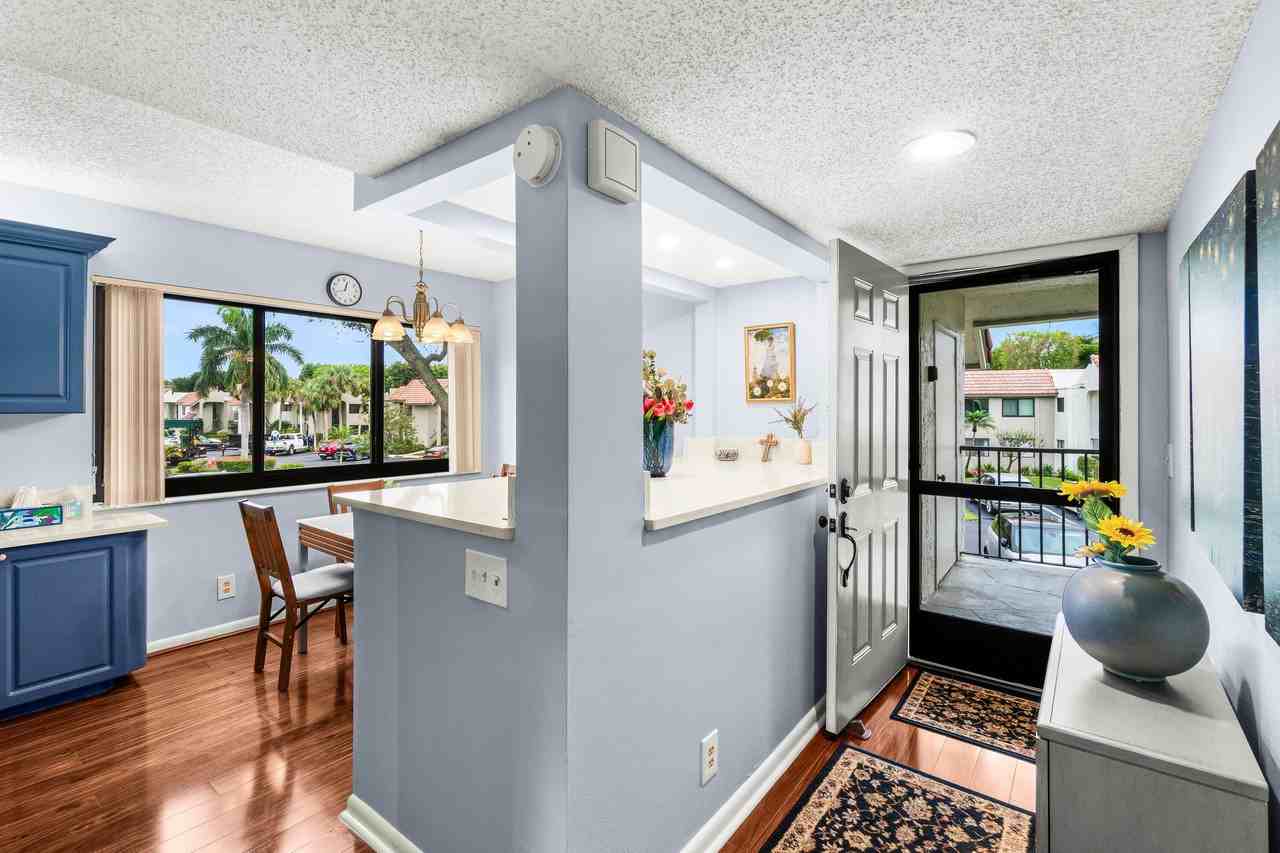 5687 Fairway Park Dr - Photo 2 of 34