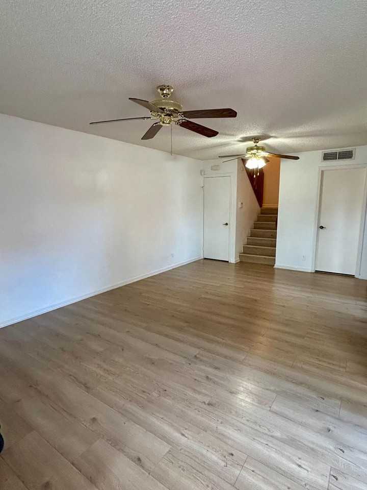 6115 Seven Springs Blvd - Photo 3 of 11