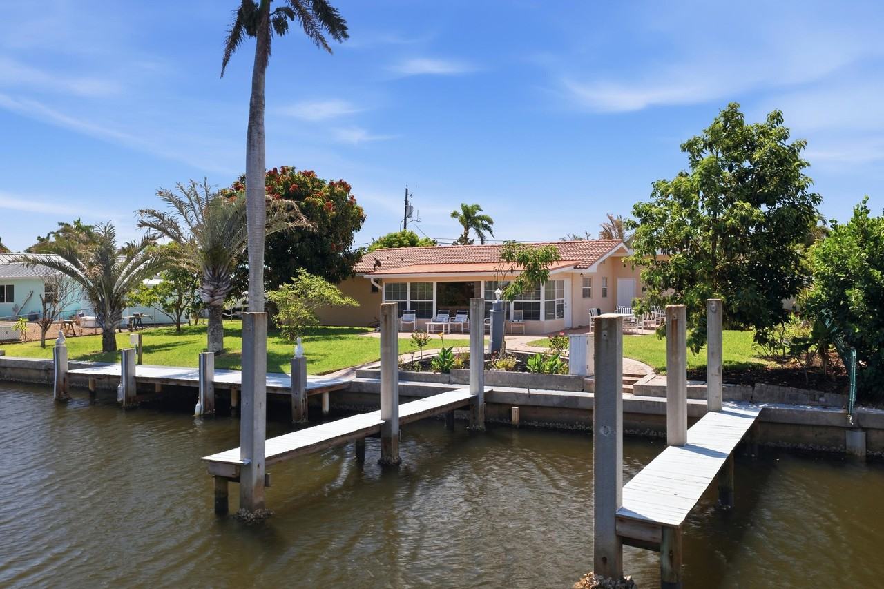 8455 Se Palm St - Photo 4 of 35