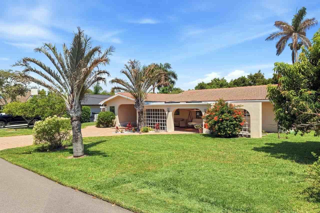8455 Se Palm St - Photo 5 of 35