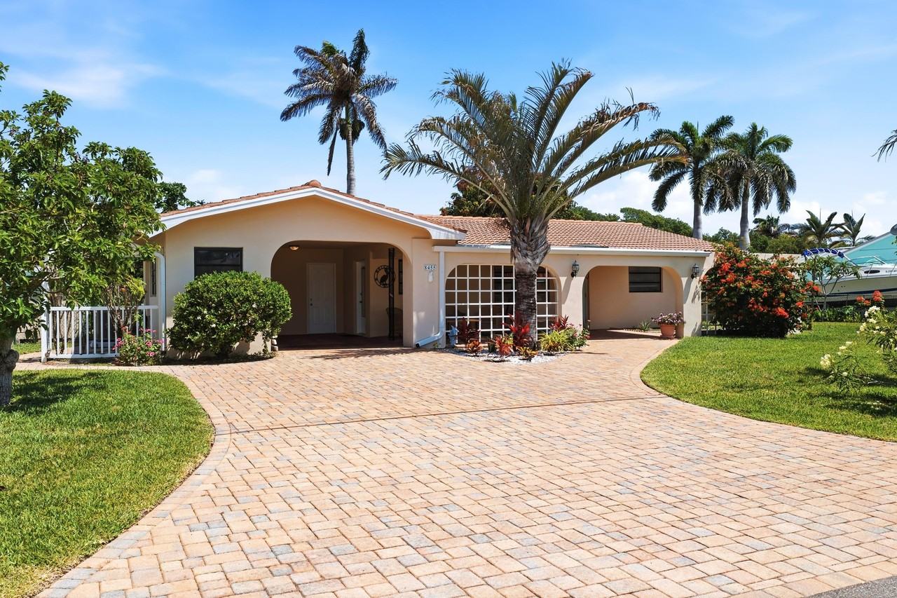 8455 Se Palm St - Photo 6 of 35
