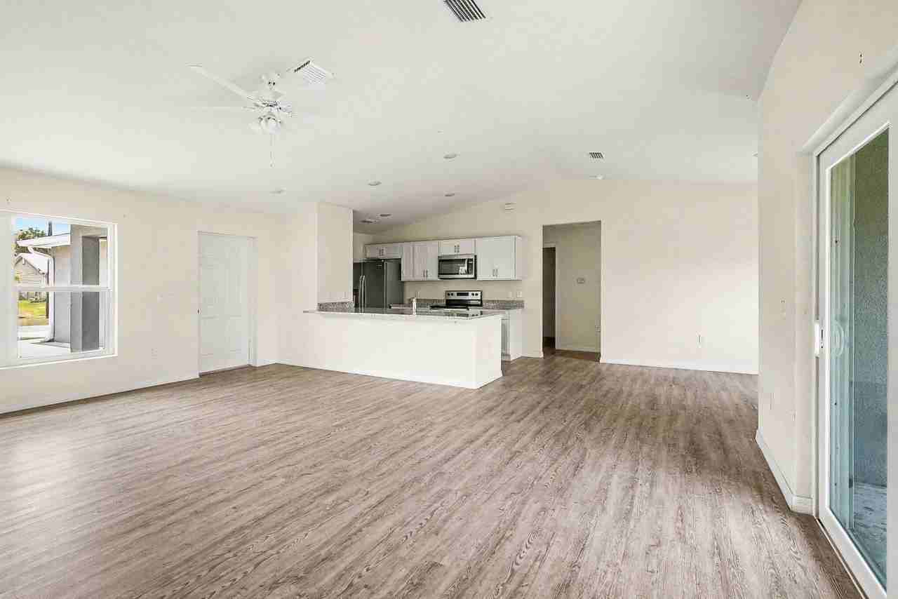 1031 S Bronze Ct - Photo 5 of 26
