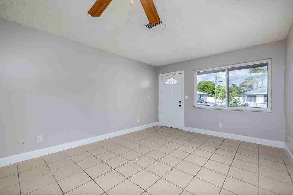 917 Se Nassau Ave - Photo 3 of 25
