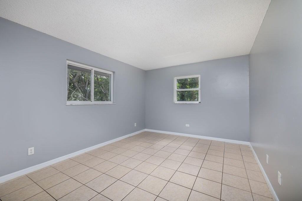 917 Se Nassau Ave - Photo 6 of 25