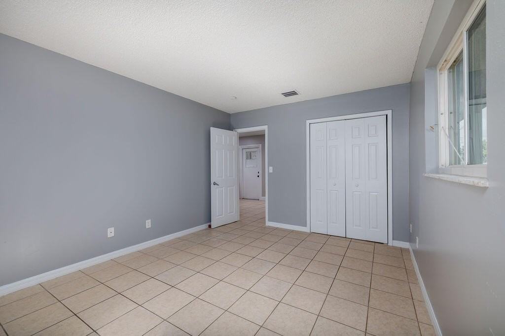 917 Se Nassau Ave - Photo 7 of 25