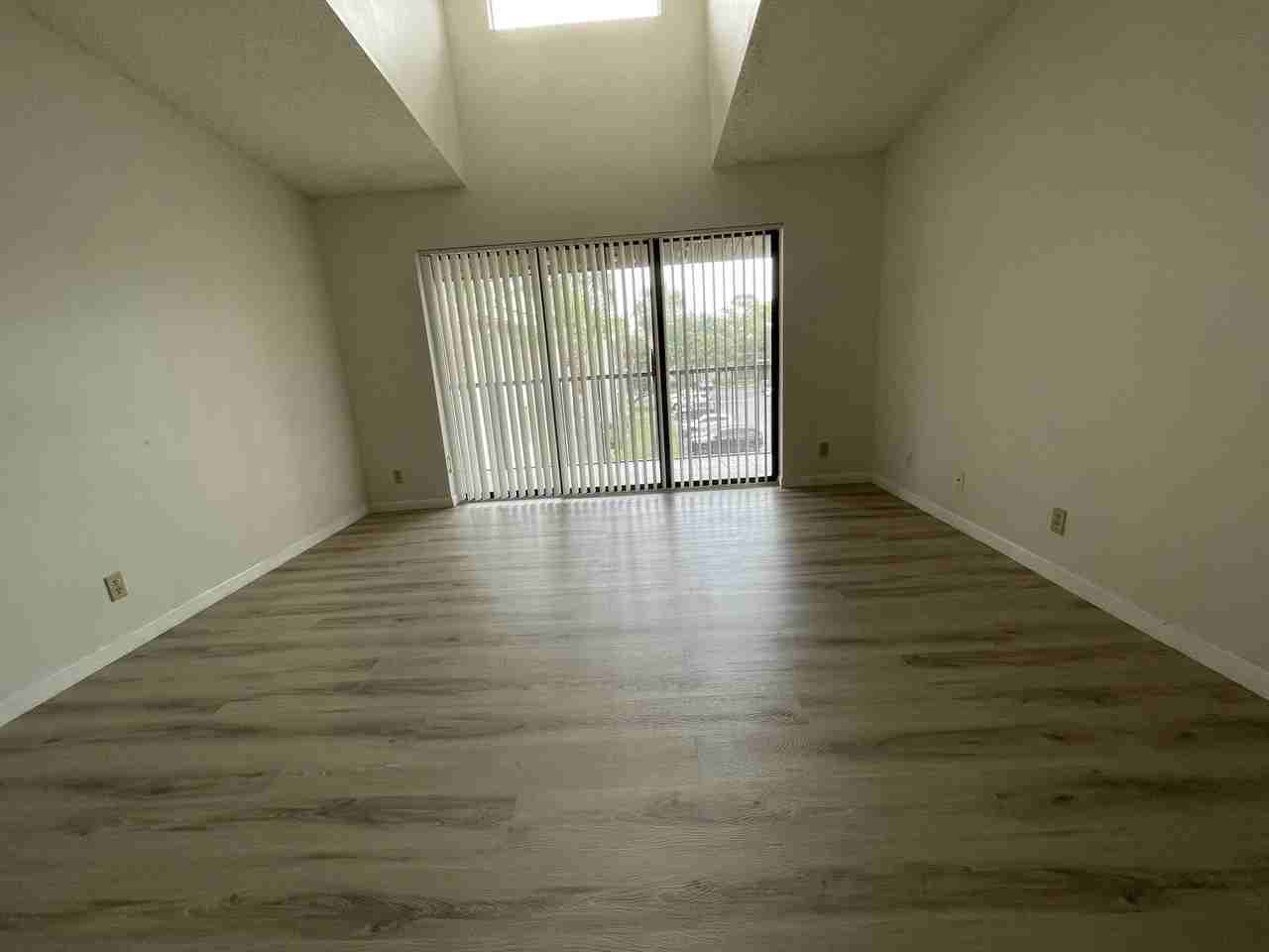 207 Foxtail Dr #E3 - Photo 2 of 12