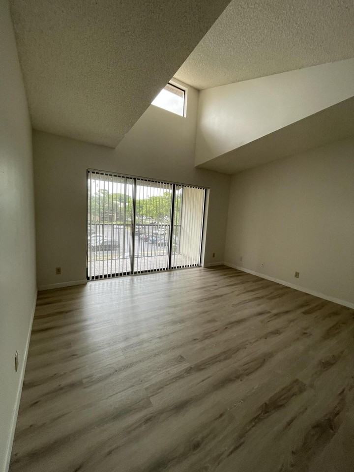 207 Foxtail Dr #E3 - Photo 3 of 12