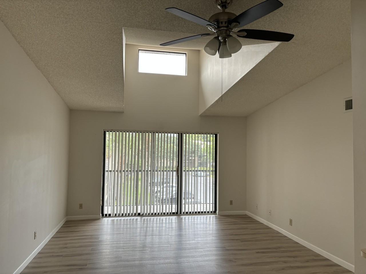 207 Foxtail Dr #E3 - Photo 4 of 12