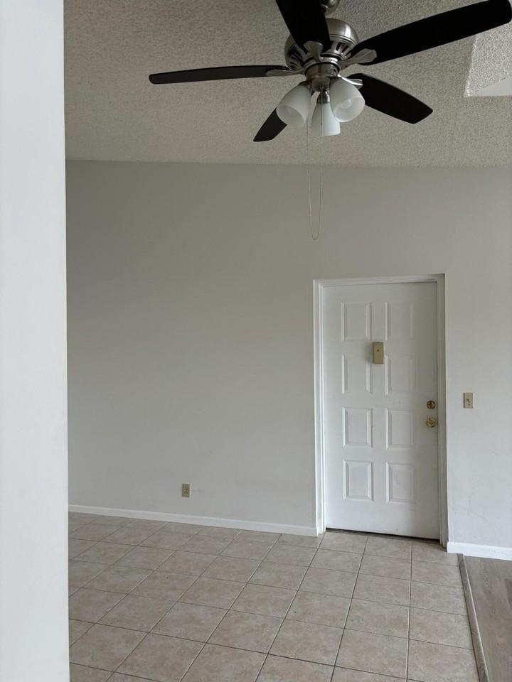 207 Foxtail Dr #E3 - Photo 5 of 12