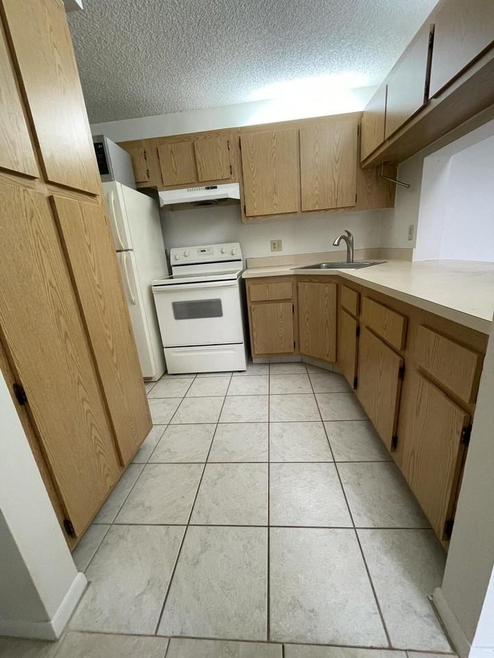207 Foxtail Dr #E3 - Photo 7 of 12