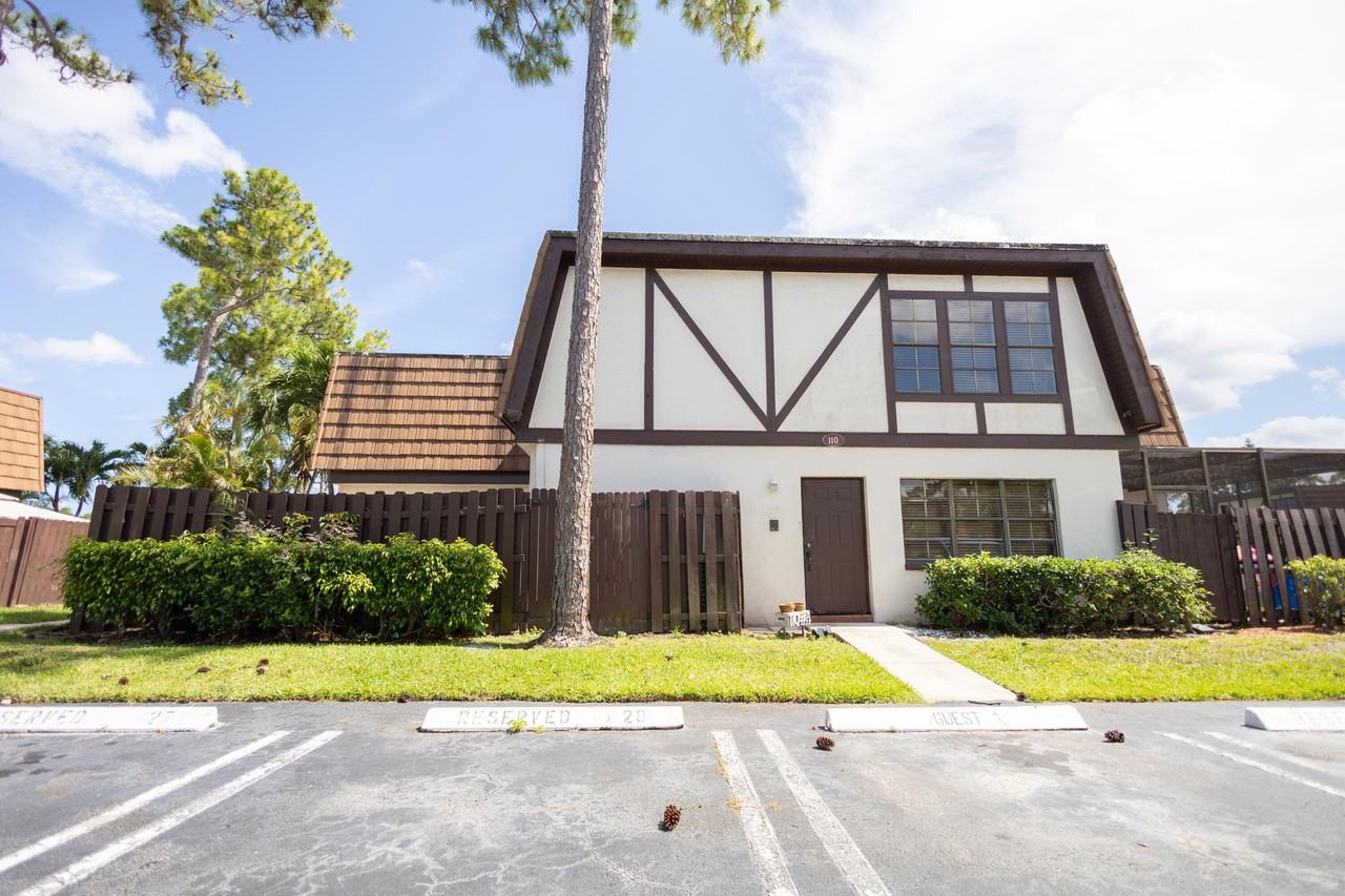 110 Weybridge Cir #A - Photo 2 of 11