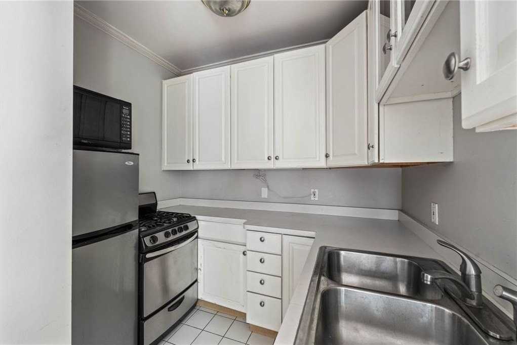 2733 Girard Ave S #106 - Photo 6 of 13