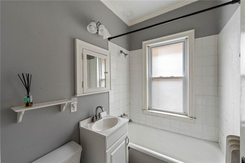 2733 Girard Ave S #106 - Photo 7 of 13