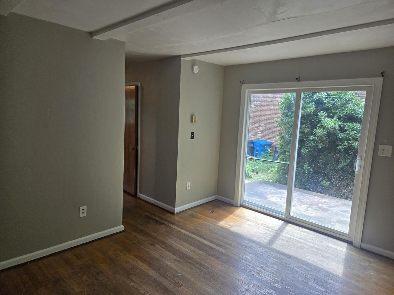 711 Suburban Ave Sw - Photo 2 of 4
