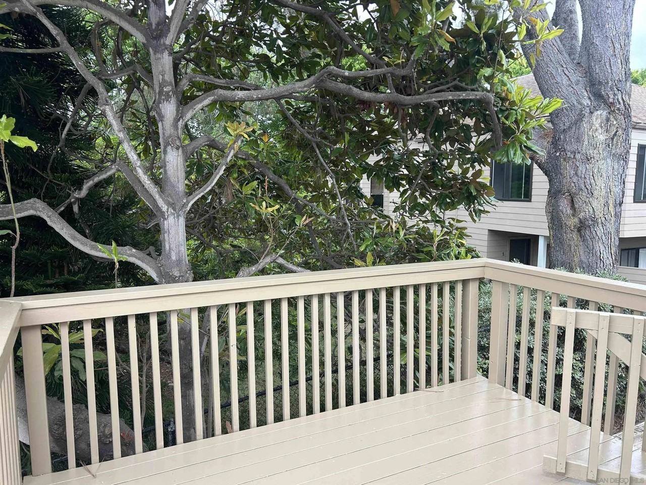 242 S Helix Ave - Photo 4 of 18