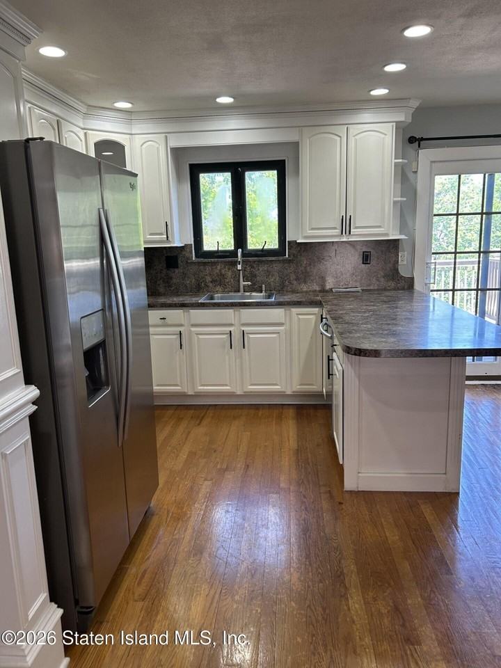 55 North Dr - Photo 3 of 16
