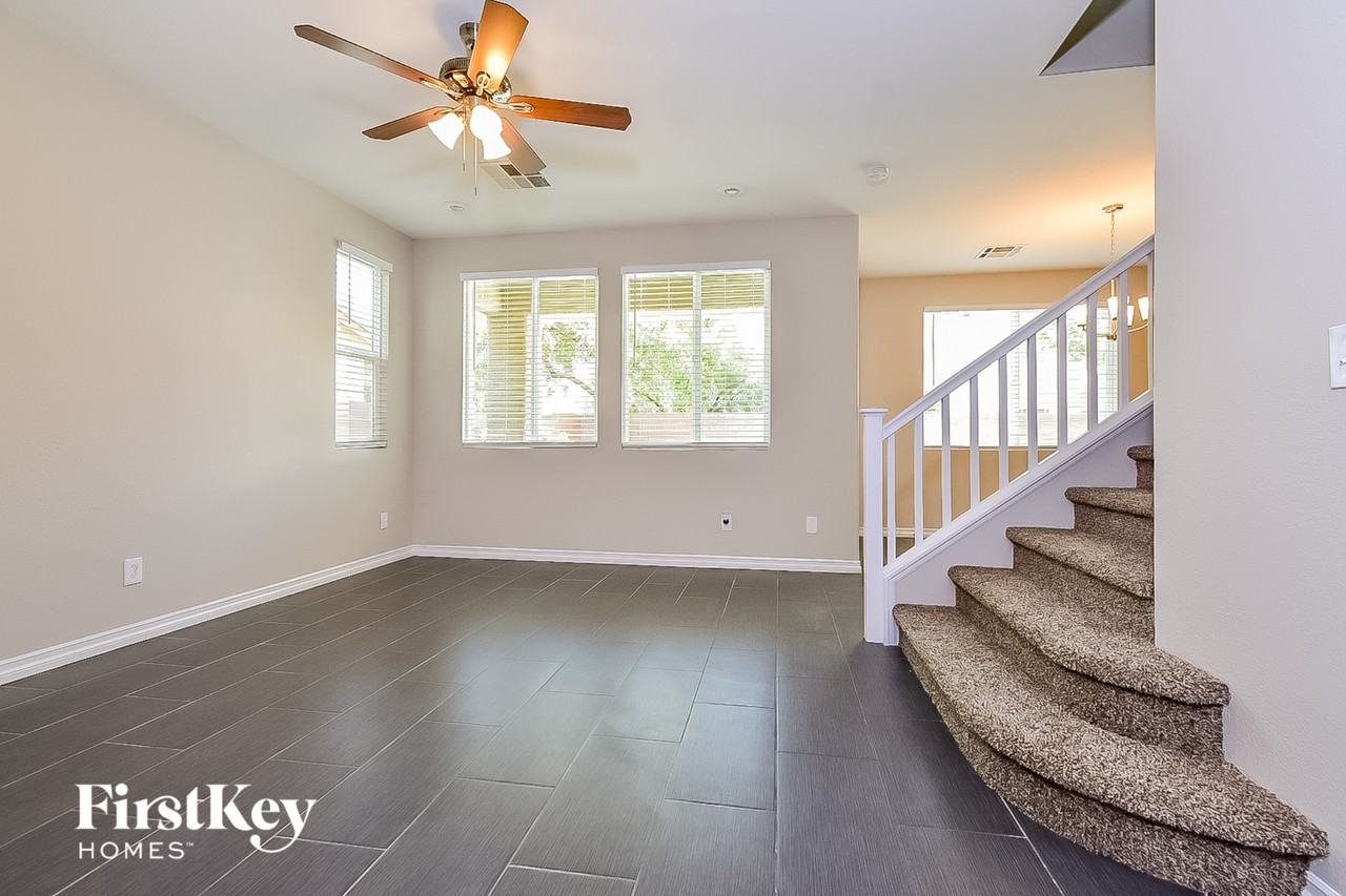 10651 Bandera Mountain Ln - Photo 3 of 15