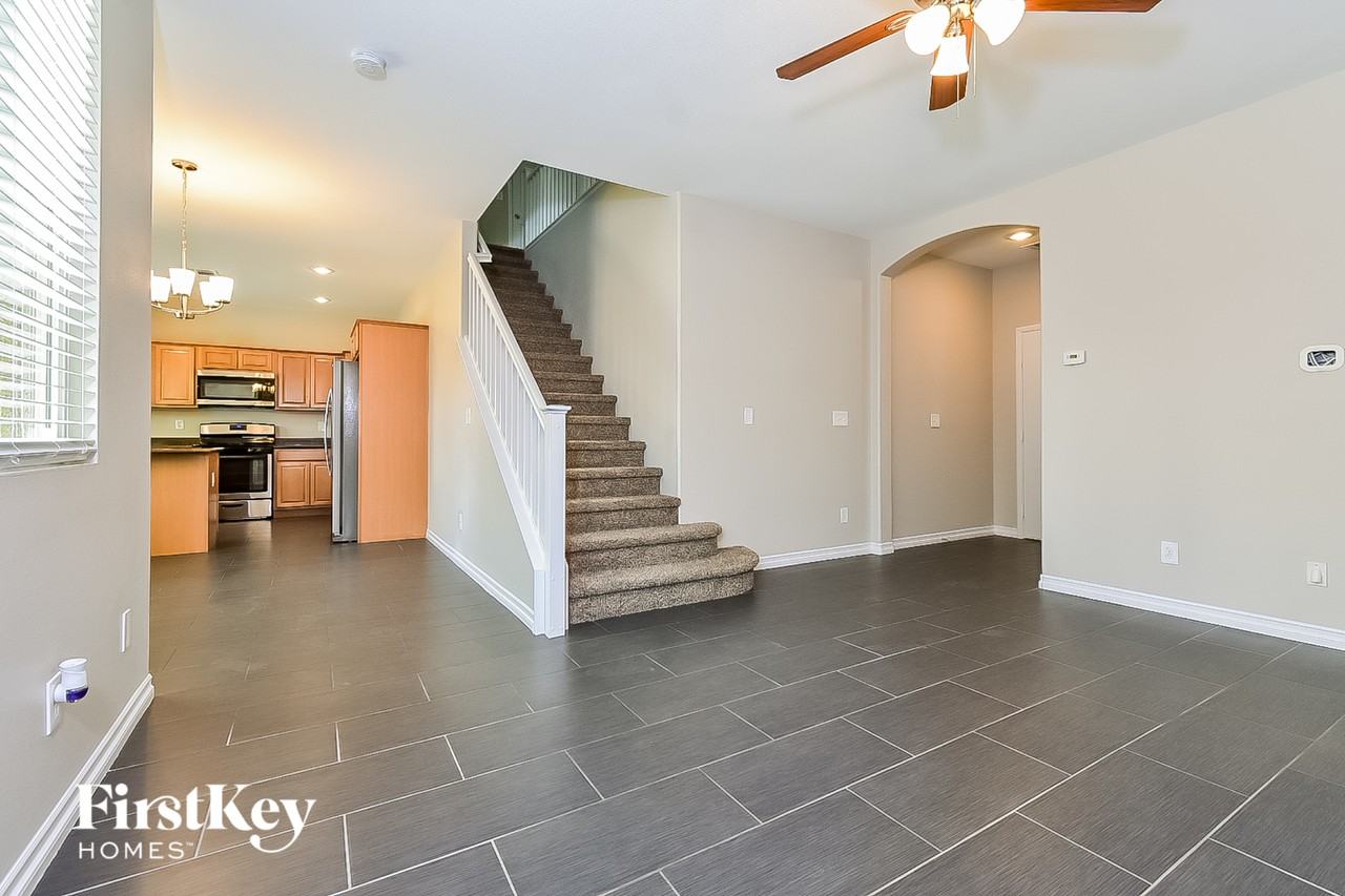 10651 Bandera Mountain Ln - Photo 4 of 15