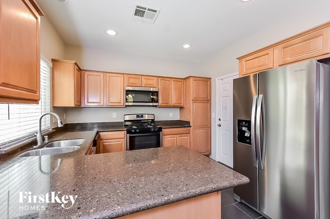 10651 Bandera Mountain Ln - Photo 5 of 15