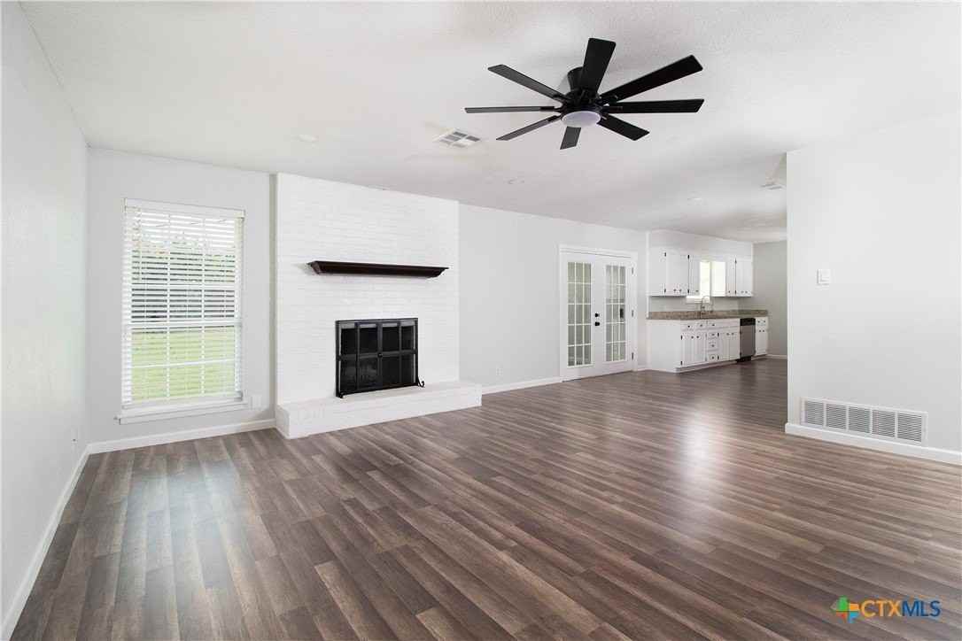 2510 Bunker Hill Dr - Photo 4 of 23
