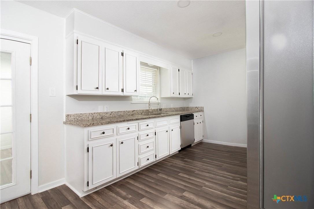 2510 Bunker Hill Dr - Photo 6 of 23