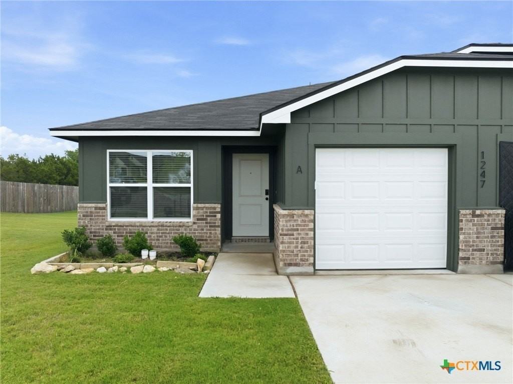 1247 Concord Dr #A - Photo 3 of 32