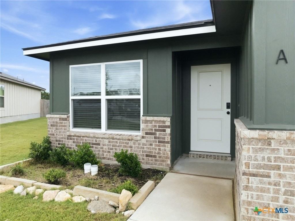 1247 Concord Dr #A - Photo 4 of 32
