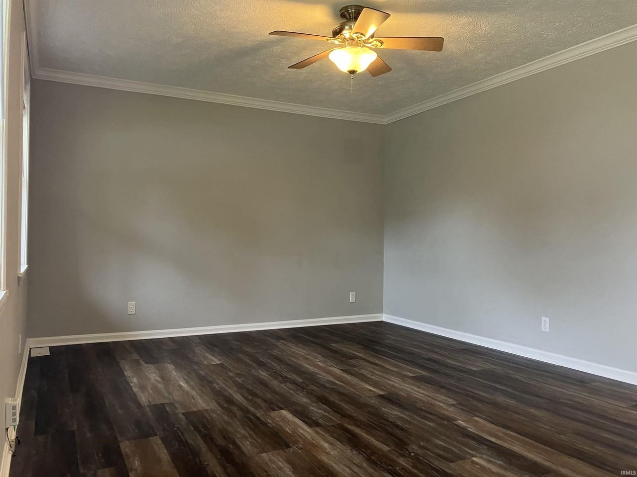 900 S Saint James Blvd - Photo 3 of 29