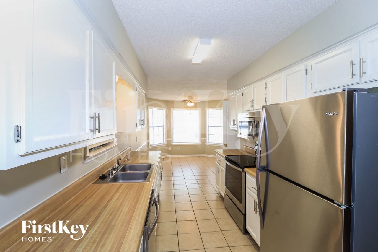 2515 Laurelcrest Dr - Photo 6 of 15