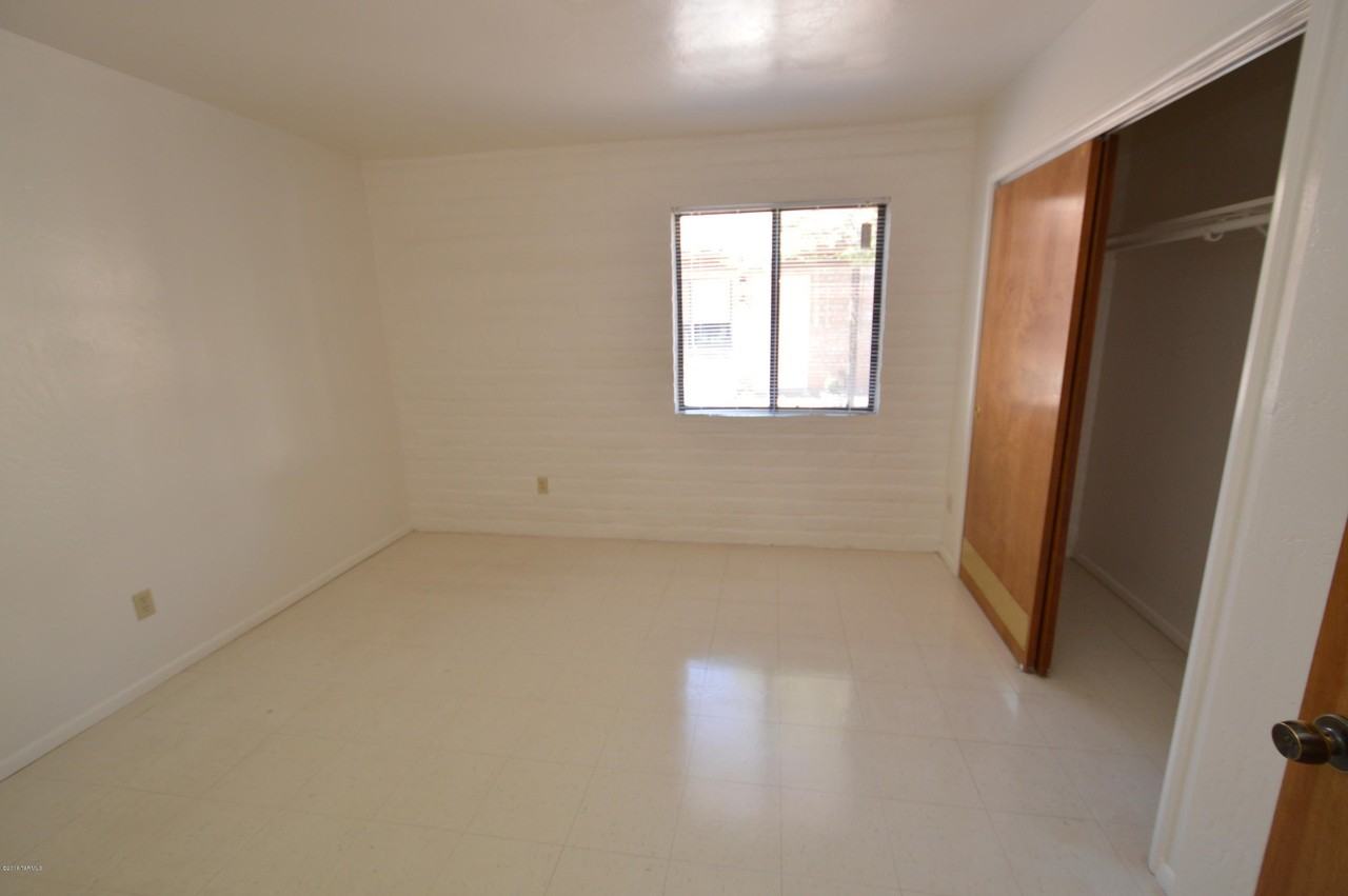 4115 E North St #6 - Photo 4 of 8