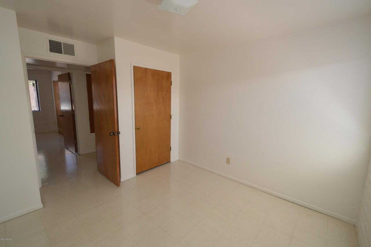 4115 E North St #6 - Photo 6 of 8