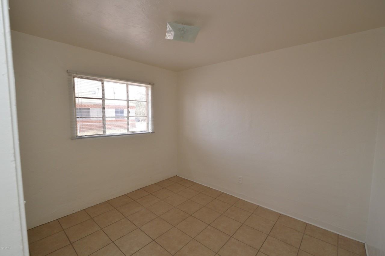 4525 E Montecito St - Photo 5 of 7